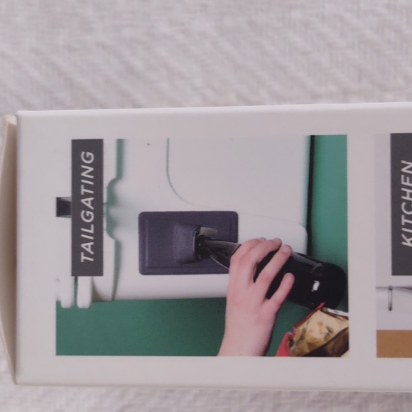 Capski bottle opener securely grips to surfaces. New in box - Picture 5 of 9